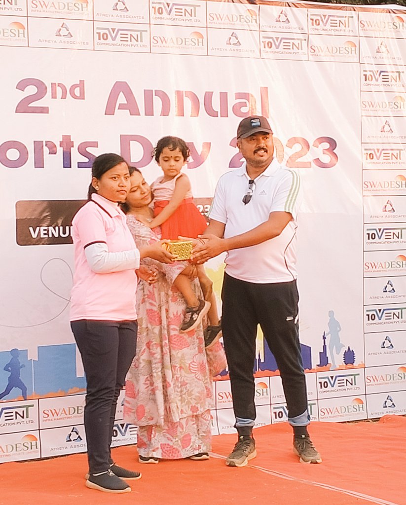 DasNilima2's tweet photo. ଆମ ଅଫିସ ତରଫରୁ ଆୟୋଜିତ 2nd Annual Sports Day 2023 ଭୁବନେଶ୍ବର ଇନ୍ଦିରା ମଇଦାନ ଠାରେ ଅନୁଷ୍ଠିତ ହୋଯାଇଅଛି। ଆମର କ୍ରିକେଟ ବିଜୟୀ 
ଟିମ୍ ଏବଂ ମୋର ସହକର୍ମୀ ମାନଙ୍କ ସହ ପୁରା ଦିନ ଟା ଅତି ଆନନ୍ଦ ରେ ବିତିଲା ।
#sportsday #SportsPicks #Atreyans #annualsports #sportstak #officestyle https://t.co/Hd8Blxlpq2
