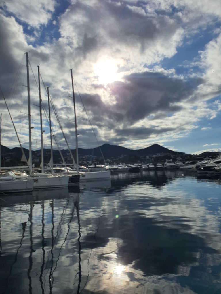 yenkayapi's tweet photo. Hayatta 3 şeyden vazgeçmeyin: sevmekten, gülümsemekten ve hayallerinizden...
Güzel bir hafta sonu olsun!

#yenka #yenkateam #yenkayapi #weekend #iyihaftasonu #bodrum #yalikavak #marina https://t.co/ItQxC7S0XF