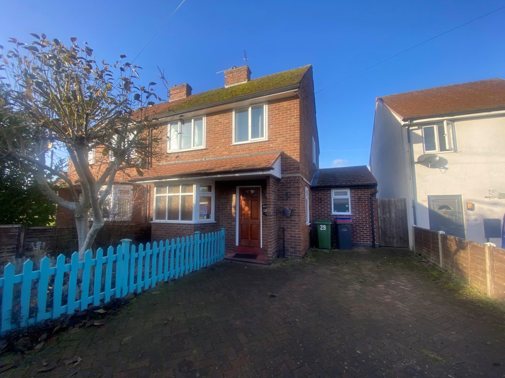 DaviesWP's tweet photo. Vineyard Road, Newport

A larger style Semi-Detached house providing a family home with well
proportioned living space, with a good sized garden and off road parking, conveniently located close to the centre of Newport.

Call us today to arrange a viewing - 01952 811003. https://t.co/jVuzEuQU9j