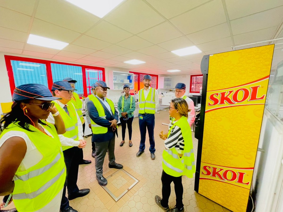 BelgiumRwanda's tweet photo. Visit to SKOL brewery in Kigali with Minister of Trade and Industry. Largest 🇧🇪 investment in 🇷🇼. Impressive annual growth and job creation and, of course, a great product! @RwandaTrade https://t.co/NRwTmnJsR3