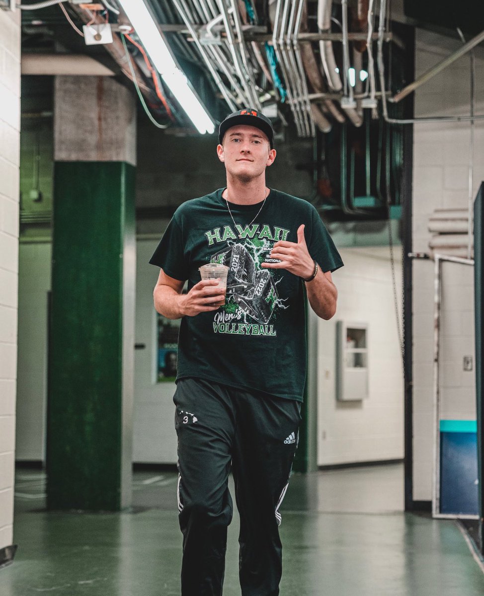 Walking in with style. 😎

#WarriorBall23 #NCAAMVB