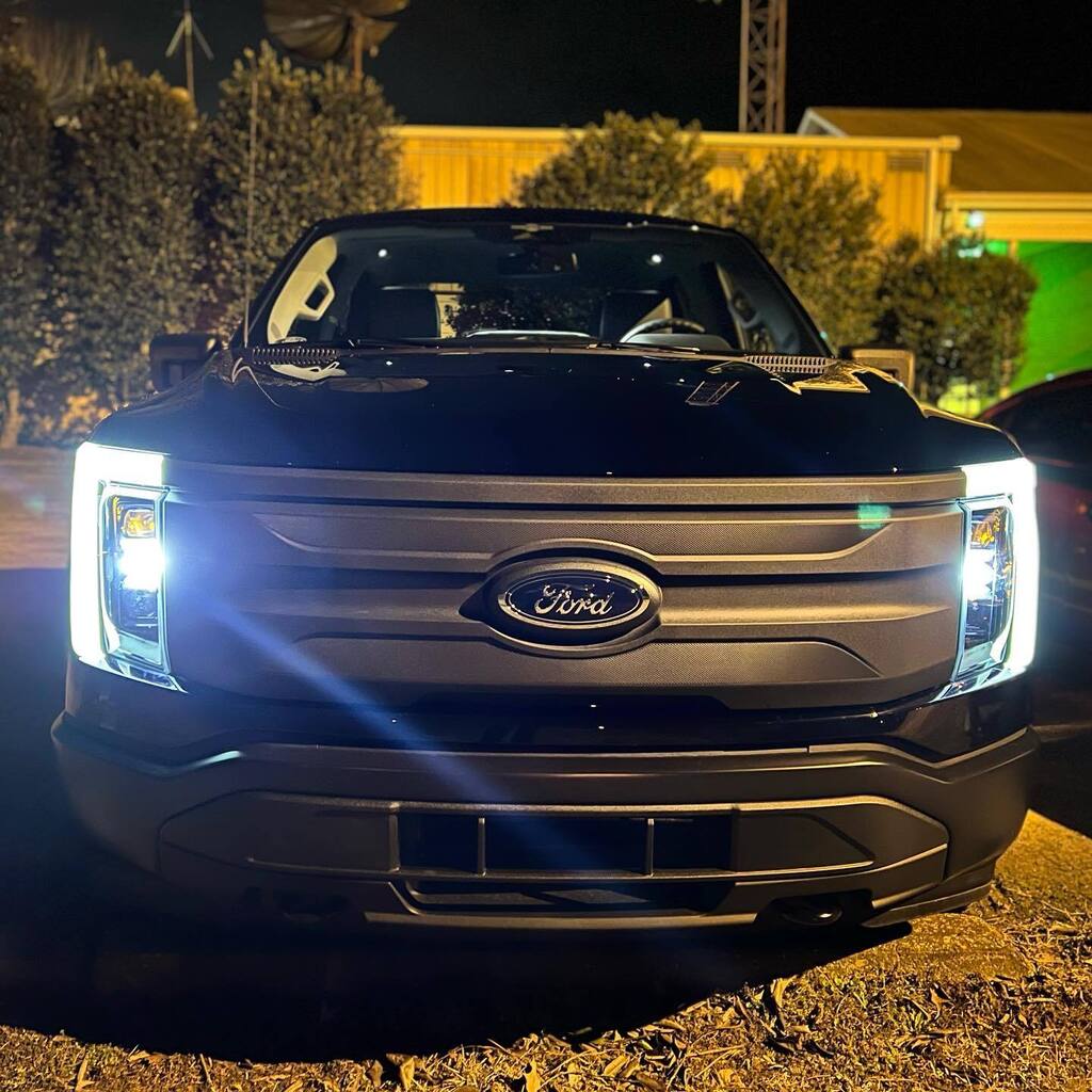 matt_laubhan's tweet photo. I wonder if I'm the first meteorologist to actually OWN Lightning? ⚡⚡⚡
@ford @emilyontv #njalgbabg #nnbbl https://t.co/6P1F8OIEq4 https://t.co/FwtxleNxIY