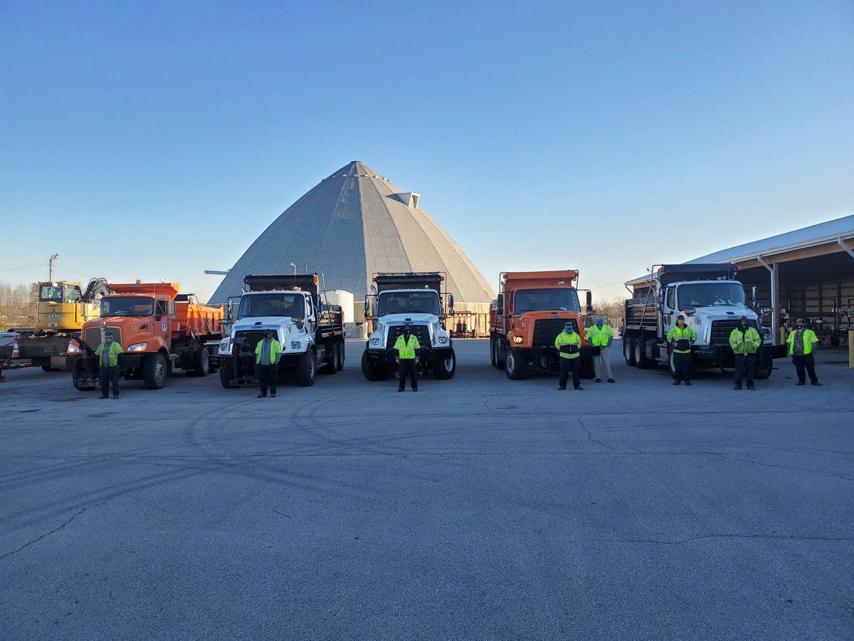 Temperaturas entre 32-34 grados, el pavimento ronda los 35 grados. Las cubiertas de los puentes tienden congelarse antes que otras superficies. El Departamento de Obras Públicas actualmente aplicando sal a las zonas mencionadas y vigilarán áreas de alto riesgo en la ciudad.