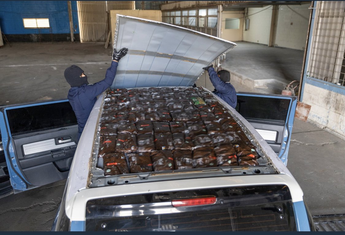Customs_kuwait's tweet photo. الجمارك السعودية تحبط في منفذ الوديعة محاولة تهريب أكثر من 81 كيلوجراماً من مادة الحشيش المخدرة، وذلك بعد العثور عليها مُخبأة في إحدى المركبات القادمة إلى المملكة عبر المنفذ.
#الكويت #قطر #السعودية #الامارات #البحرين https://t.co/59ChkTAOvo