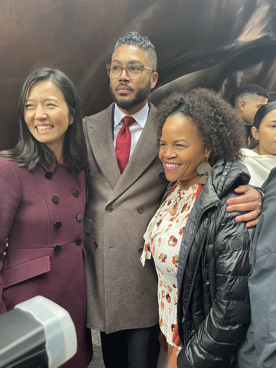 VettoCasado's tweet photo. Scenes from an incredibly moving and beautiful day in Boston. A special thanks to @askimari @EmbraceBOS @CastleGRP @bostonfdn and countless others that made this day a reality. Much love to @OfficialMLK3 @ArndreaKing and their amazing Yolanda. It was an honor. #EmbraceBoston https://t.co/YeKT0n11NT