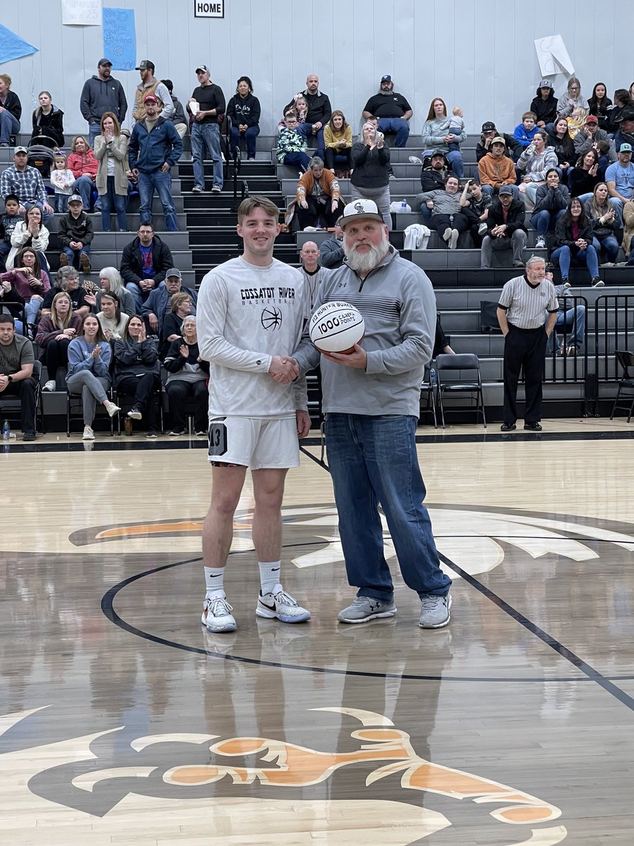 WendellCartwri2's tweet photo. Congratulations to Hunter Burke   @Hunter13Burke for eclipsing 1,000 career points. He’s a great kid that I’m proud to say I coached. Great family and support system too. https://t.co/gacp8H1xQy