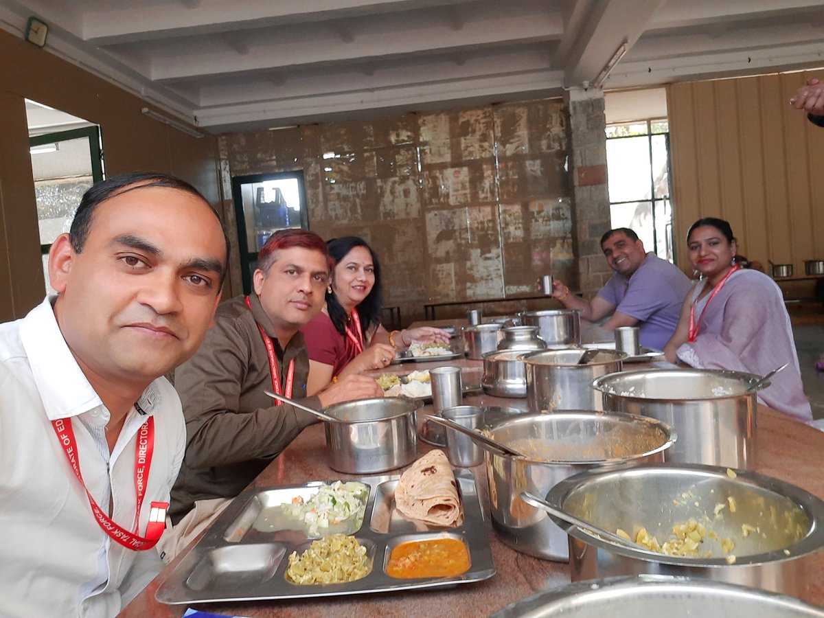 amardeepdabas1's tweet image. One more wonderful #Audience eager for #colearning from @DelEduRevolutn well served all #intitiatives #mindset curriculum #humanifying education at J Krishnamurthy foundation @valleyschoolbangalore with delegates from US Education.Oblised @Dir_Education @SCERT2021 @PbpandeyB