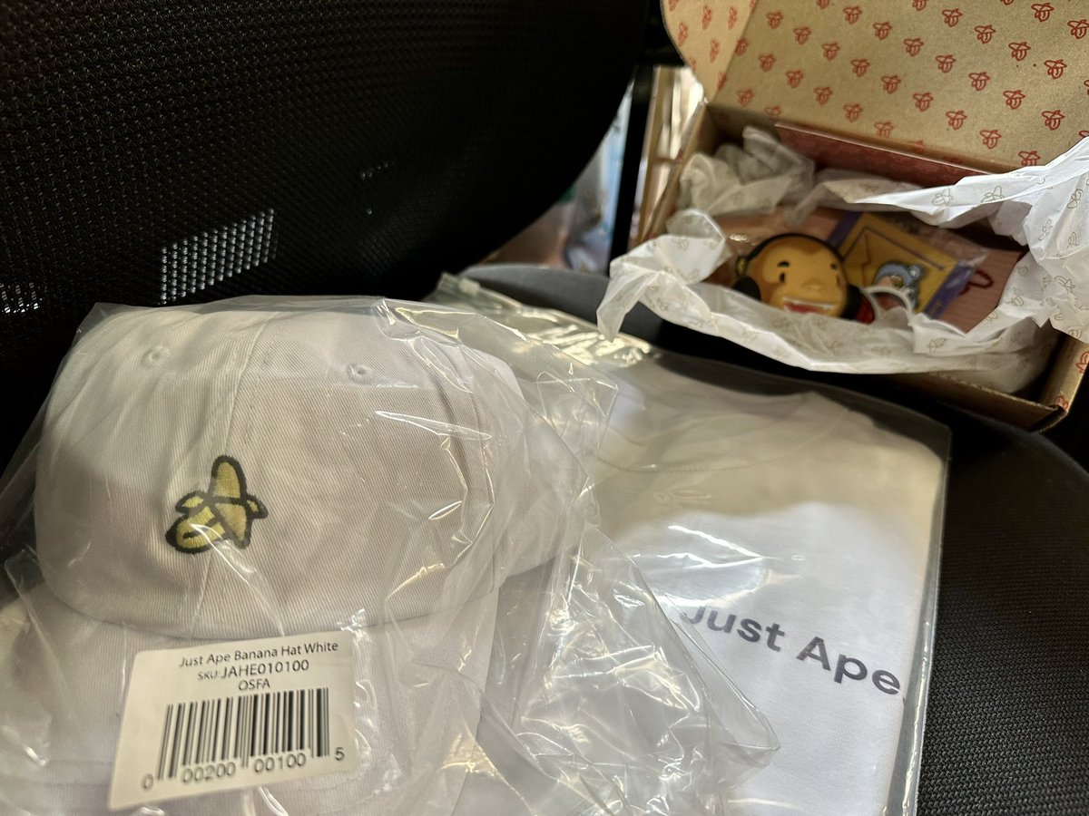 Happy <a href="/Apish_community/">Just Ape Community 🍌</a> with SOL going up and getting all these <a href="/justape_/">Ape. 🍌</a> premium items! #Apish 🍌