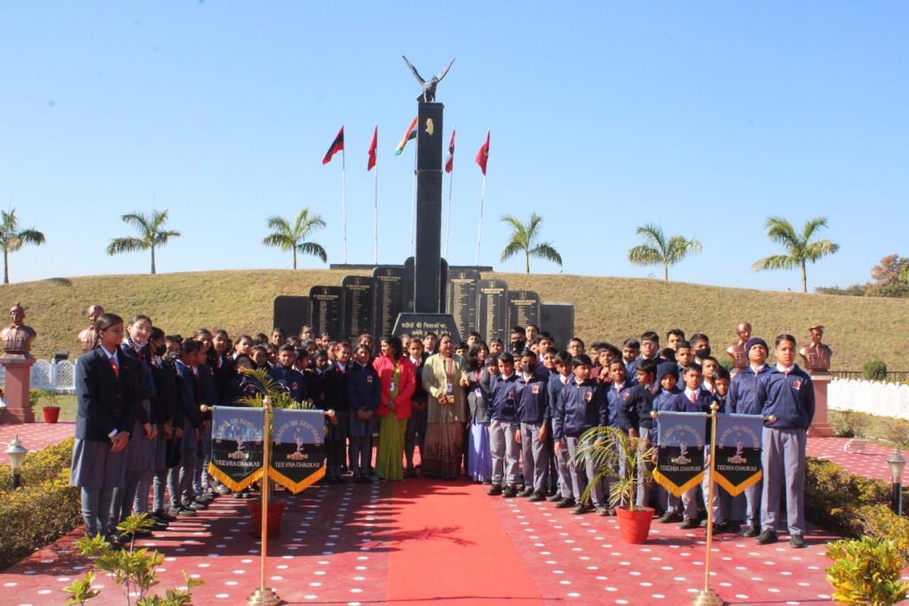 IaSouthern's tweet photo. As prelude to #ArmyDay 2023 #ShahbaazDivision organised various events in conjunction with Students of APS. A Cyclothon was organised by APS #Gwalior & APS #Saugor paid visit to the War Memorial to pay homage to the Martyrs
#HarKaamDeshKeNaam
@adgpi
#SudarshanChakraCorps https://t.co/etLJGsycZJ