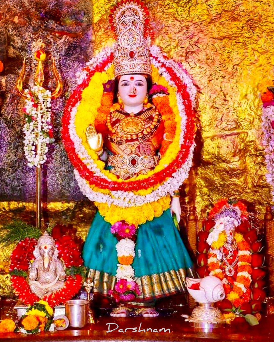 मुम्बई का उपनगर है विरार, जहां ऊंची पहाड़ी पर गुफा के अंदर जीवनदायिनी माता विराजी हैं। 17वीं शताब्दी में इस पहाड़ी पर एक किला था। जो अब खंडहर हो गया है। प्राचीनकाल में इस वन क्षेत्र में औषधि पौधे प्रचुर मात्रा में थे, इसलिए यहां का नाम जीवनदायिनी पड़ा।