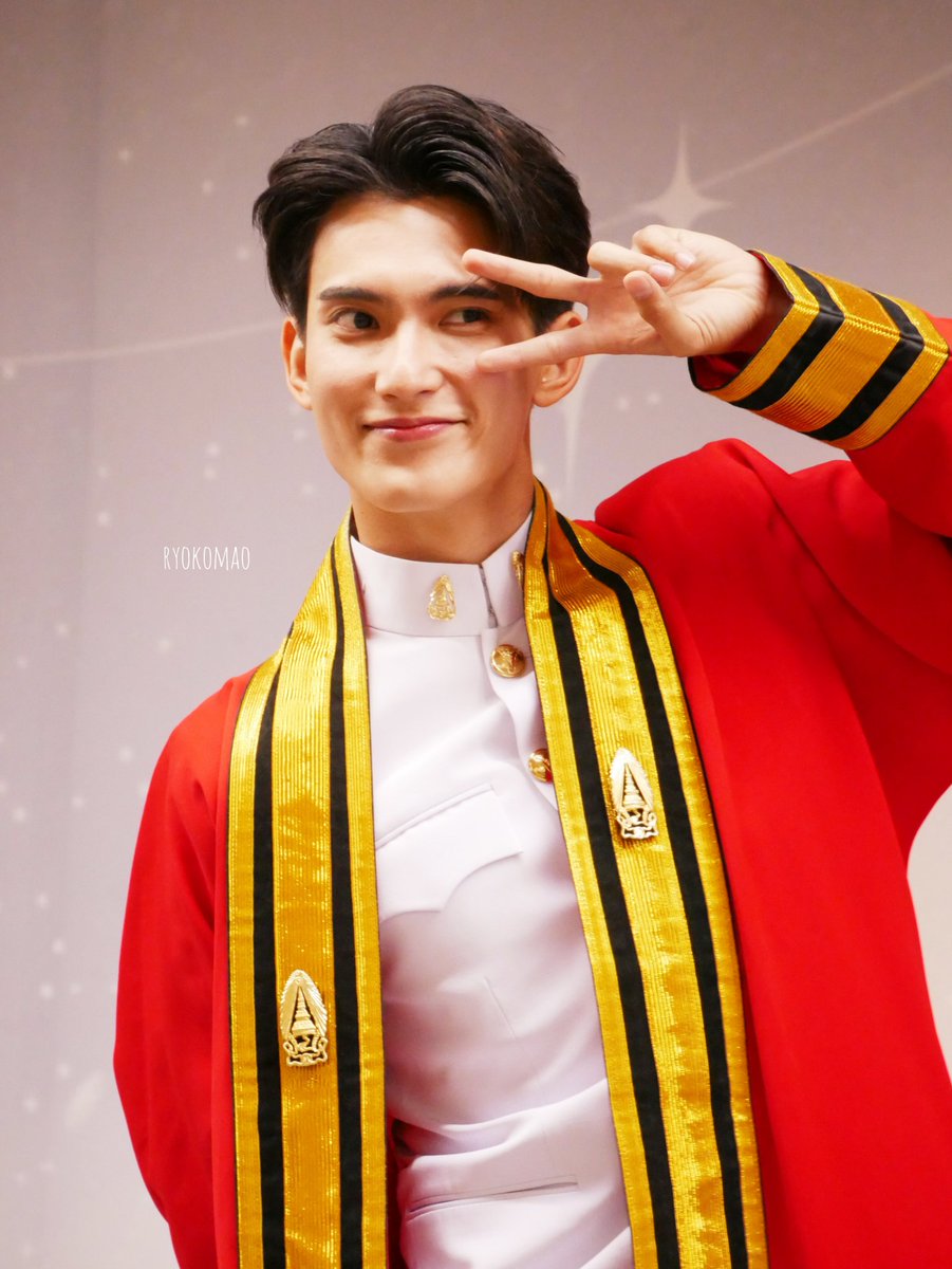 ryokomao1126's tweet image. ピース✌
#First_Chalongrat
#FirstfhGraduationDay