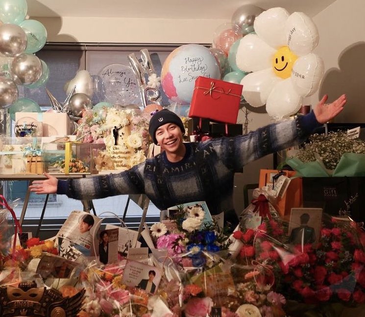 Happy birthday again Our smile boy 🥰🥰🥰 I can't stop looking at your picture if you're smiling like this 😍 love you today,tomorrow and forever 💚💚💚 
#LeeSeungGi1301