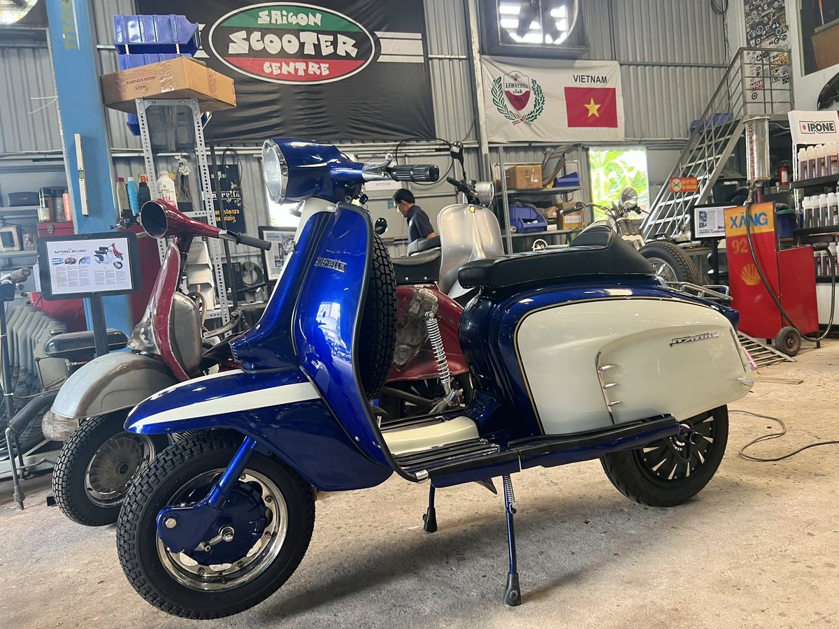 SSCvietnam's tweet photo. Having a classic e-scooter week at SSC. Another stunning EBretta 72v3000w conversion on the road today and heading to our Uk Superdealer “Scooter Hub” #EBretta #72v3000 #Lambretta #EScooter #vintage #LiSpecial https://t.co/PXNr0xA2gV