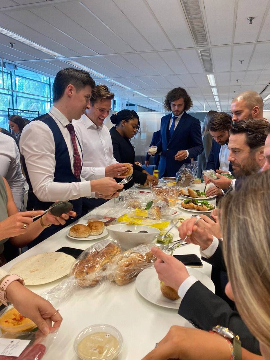 Ailun991's tweet photo. Let's take a look at the atmosphere of other people's companies. The atmosphere is much better than ours.#company #daily #Lifegoeson https://t.co/4NhHKr34rf