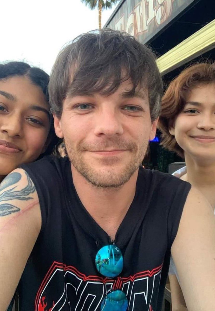 LOUISARCHlVE's tweet photo. https://t.co/Y7R3ZFe6U7