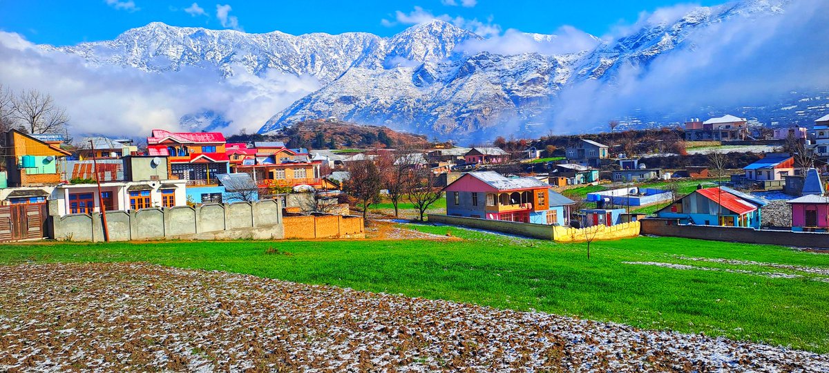 White Gold engulfed the Paradise once again  creating next level beauty  , Lets fall in Love with #Kishtwar. 
#winters 
#JammuAndKashmir