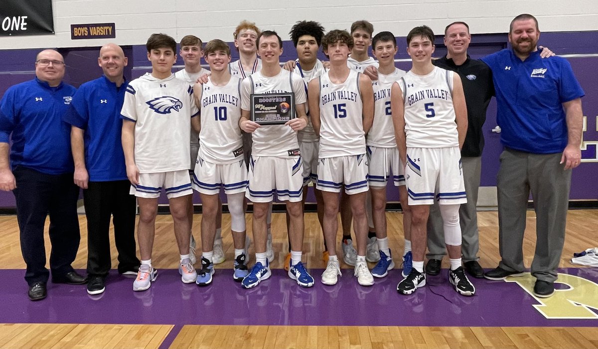 GVHoops's tweet photo. We had a great week at the Pleasant Hill Tournament!  Incredibly proud of this group of young men and what they sacrifice every day for each other! https://t.co/iM1K5rBCv2