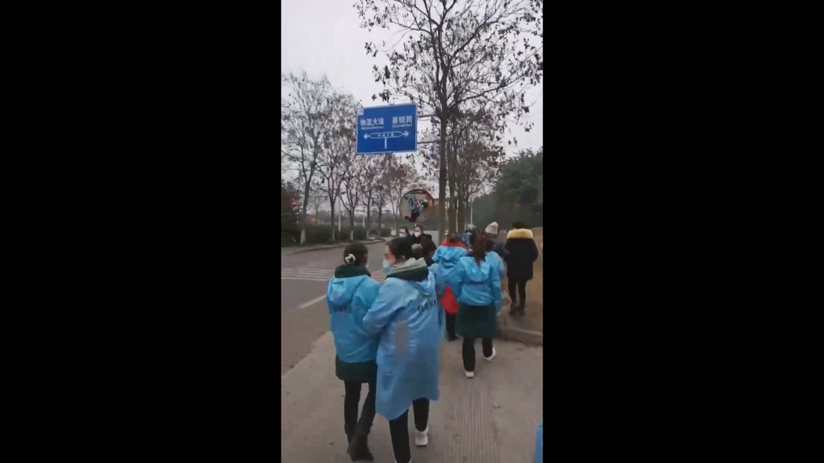LeeGolden6's tweet image. #Sichuan Suining City, Funshan District, high-tech zone, inside the logistics park, Gerry Technology factory, employees did a protest walk.
#Salaries of employees are outstanding from last 03 months.
#ChinaProtests #ChinaEconomicCrisis