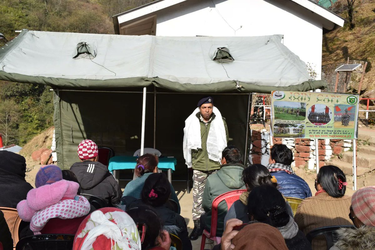 30BnSSB_INDIA's tweet image. Distribution of Agriculture tools  to villagers of senge  & Nyukmadung village by 30 BN SSB Derang under "Human Resource Development" and briefed about join CAPF by Shri Chhote Lal, (Deputy Commandent),  on 13.1.2023.
#humanresourcedevelopment
