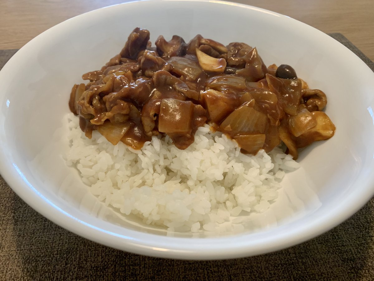 TORA_HOMECOOK's tweet photo. 日本男生做了豬肉燴飯。
Japanese guy cooked Hashed pork with rice.
ハヤシライス作りました．
#豬肉料理
#ハヤシライス
#日本菜　
#日式料理 
#日本家庭料理
#japanesedish 
#japaneserecipe 
#japanesehomecooking 
Follow 
@TORA_HOMECOOK

Check recipe here 做法 https://t.co/F5UvZNqoy3 https://t.co/FsQpg4h6xR