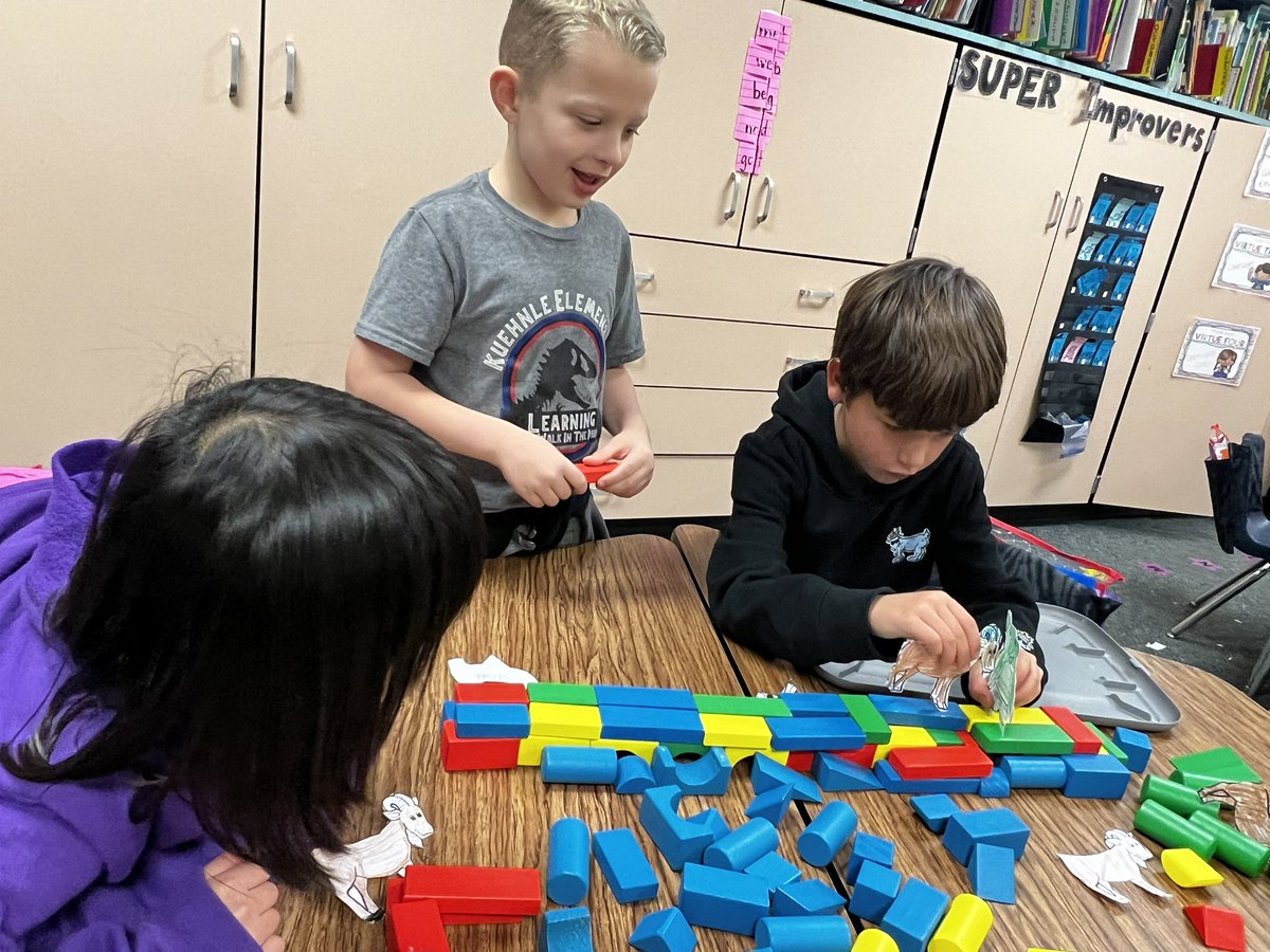 Katie_Ornelas's tweet photo. Today we made bridges to retell the story of The Three Billy Goats Gruff. The kids worked in groups of 3 and had the best time. #brainycreativity @KuehnleKISD
@KleinISD #Kindergartenrocks 
@KleinISD_EC https://t.co/cAewQ3Eks9