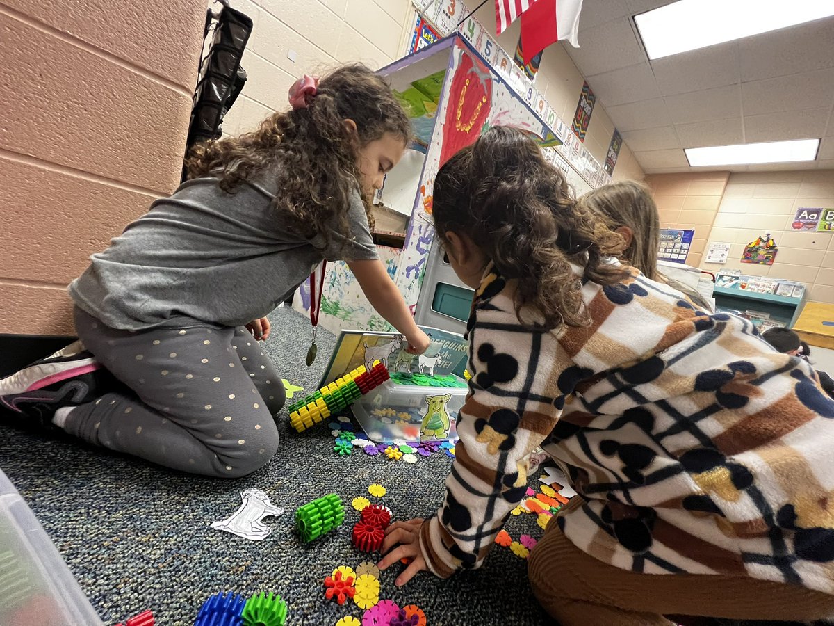 Katie_Ornelas's tweet photo. Today we made bridges to retell the story of The Three Billy Goats Gruff. The kids worked in groups of 3 and had the best time. #brainycreativity @KuehnleKISD
@KleinISD #Kindergartenrocks 
@KleinISD_EC https://t.co/cAewQ3Eks9