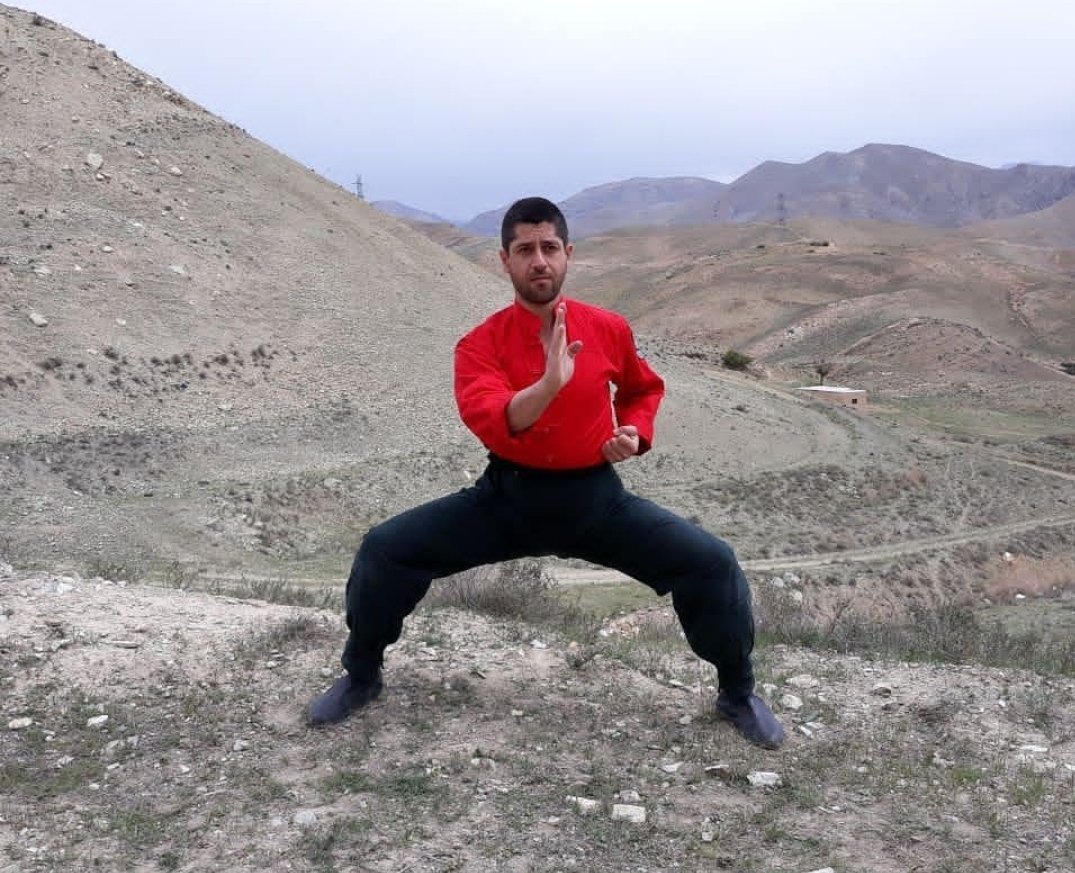 mohamadhosein_2's tweet photo. موقع دویدن صدای تو در مغزم می‌پیچد وقتی گفتی: «عزیز! اینا برای ورزشه.»
برادرم! داغ تو عجیب سنگین است.

#سیدمحمد_حسینی
#کیان_حسینی https://t.co/oOuvW9nPbW