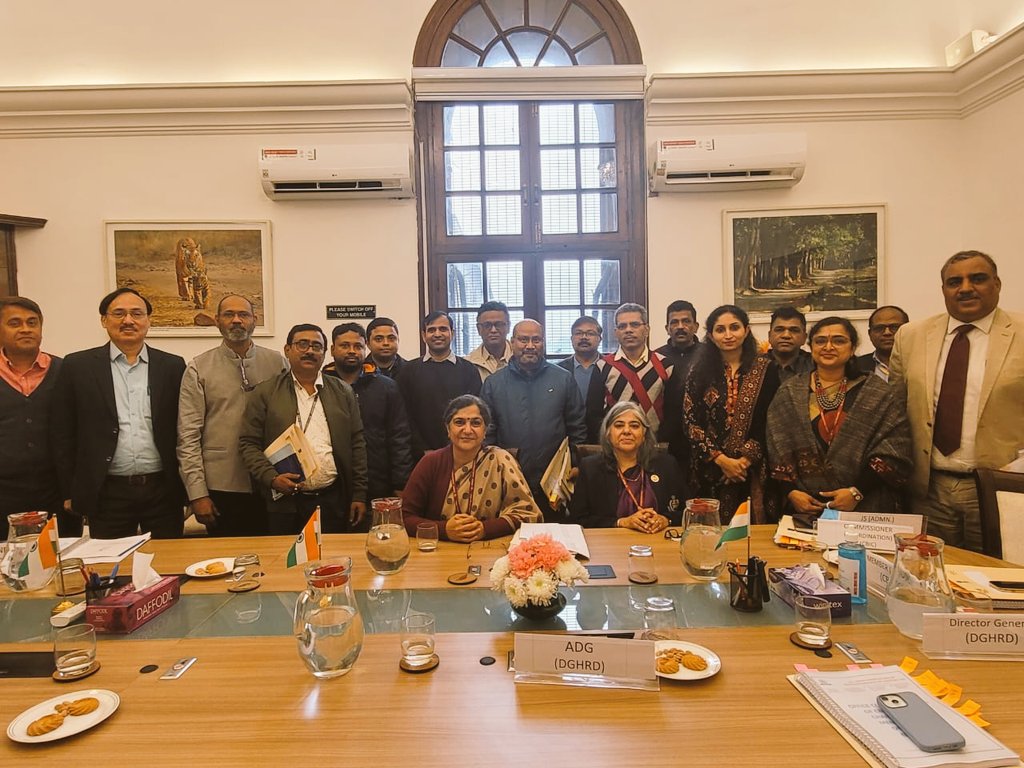 AICESTMOA_CBIC's tweet photo. Association is thankful to The Chairman &amp; Member (Admin) Smt @SungitaS Ma'am of @cbic_india for restarting a platform to discuss &amp; resolve the grievances of Staff Side.

We r looking forward for a positive action on OTR(EA) including all the provisions as approved by @DoPTGoI https://t.co/N99AMQQow6