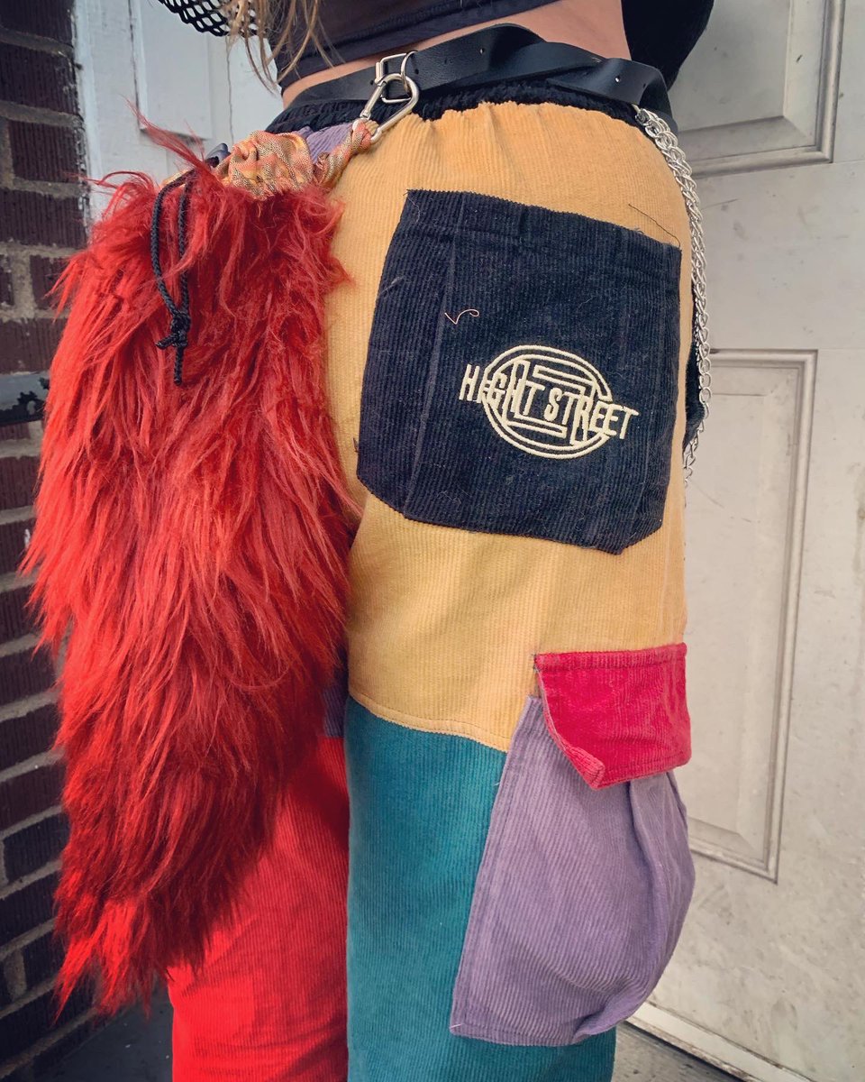 D0PEdaydreamer's tweet photo. If cats could talk, they wouldn’t. 😼 new accessories just dropped &amp; they’ll help you hide your stash 🙌🏻 DM myself  @ktgunby for more info on how we can get you in a pair of ears &amp; a stash tail today! 😽 https://t.co/Rs37U9R7He