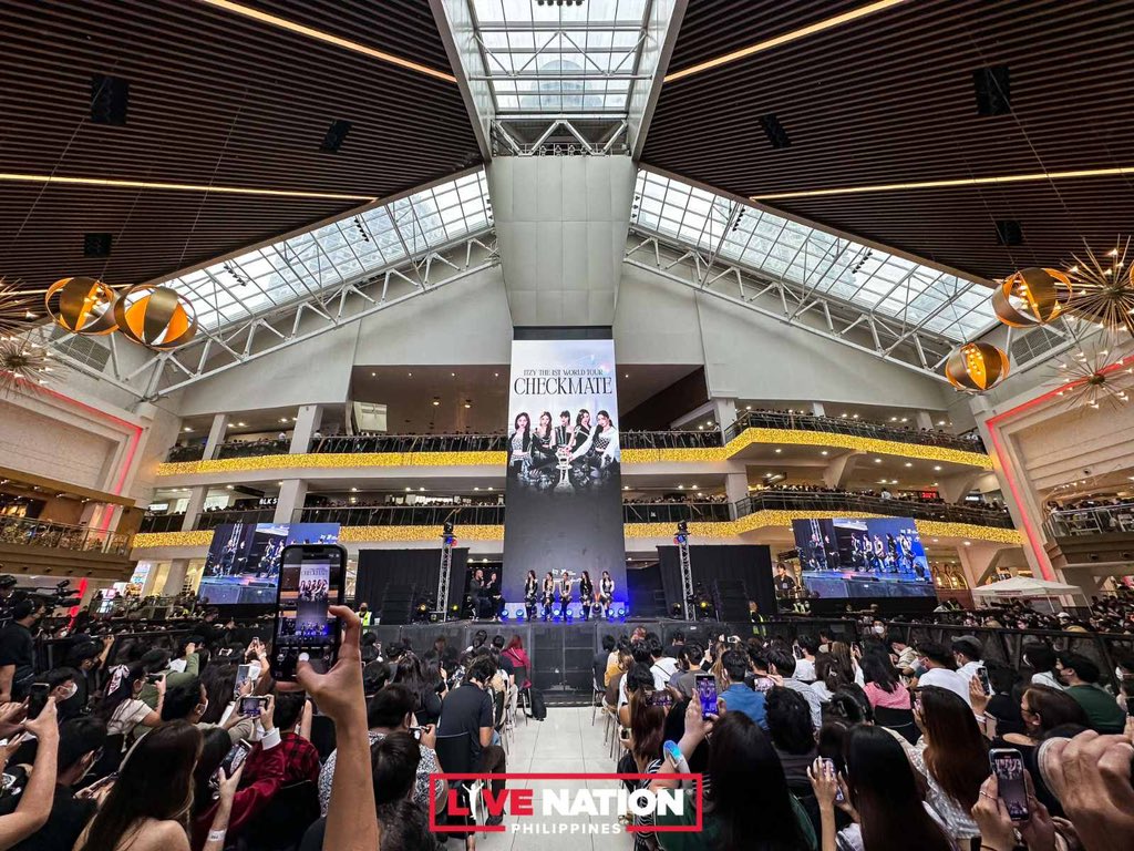livenationph's tweet photo. Kitakits tayo tonight, ITZY!

DAY 1 of ♟️ ITZY THE 1ST WORLD TOUR <CHECKMATE> in Manila is happening in a few hours 🥳

#ITZY #MIDZY
#ITZY_WORLD_TOUR
#ITZY_CHECKMATE https://t.co/AyLAsoPbK3