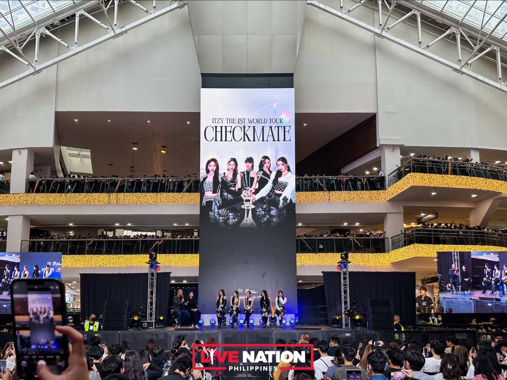 livenationph's tweet photo. Kitakits tayo tonight, ITZY!

DAY 1 of ♟️ ITZY THE 1ST WORLD TOUR <CHECKMATE> in Manila is happening in a few hours 🥳

#ITZY #MIDZY
#ITZY_WORLD_TOUR
#ITZY_CHECKMATE https://t.co/AyLAsoPbK3