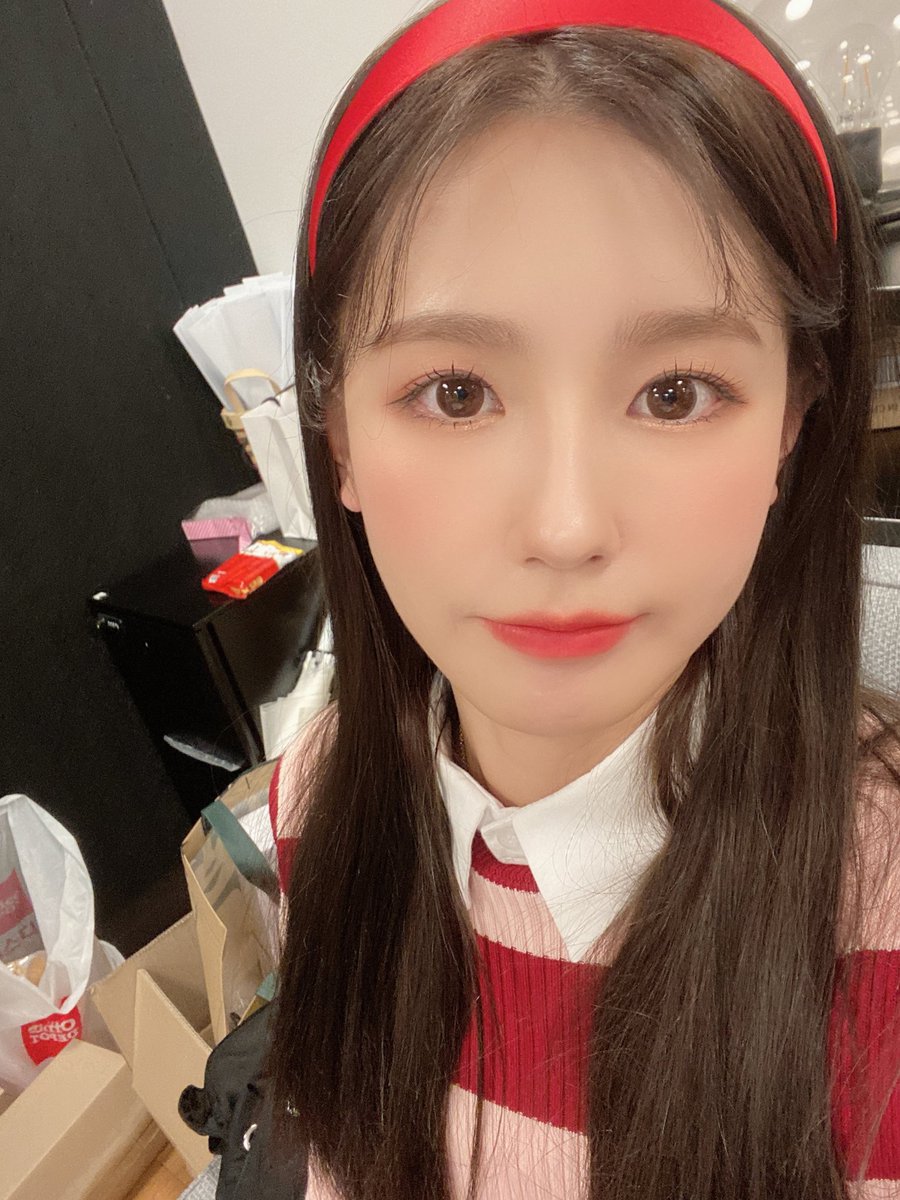 noodlevlog's tweet photo. new year, #𝒏ē͟𝚠·𝕔ha𝕣m𝚜 ⭐ ‧ ₊˚ ⋅ así que hoy me tocó recibir mi buena dosis de #the큐피౨ৎ·sh𖦹t, aka este magnífico bop que me tiene sacando los pasos prohibidos en mi habitación cada vez que suena!! /ᐠ - ˕ -マ 𝚍rop the 𝚚uesti𝕠n, 𝚍rop the 𝚍rop the 𝚚uesti𝕠n. 🐛♡ https://t.co/s10yAbLTov