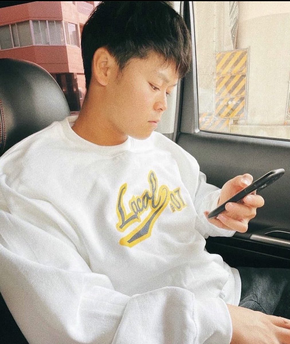 Lacol_official's tweet photo. 【Lacolアイテム着用例のご紹介】

Lacolは読売ジャイアンで活躍する
#中山礼都選手
に着て頂いております！🙇‍♂️

中山選手は昨年、高卒2年目ながら巨人の二遊間でチャンスを掴み、50試合に出場された、今後のさらなる活躍に期待がかかる選手です🔥🔥

#読売ジャイアンツ
#巨人 https://t.co/P0BQQVy63h