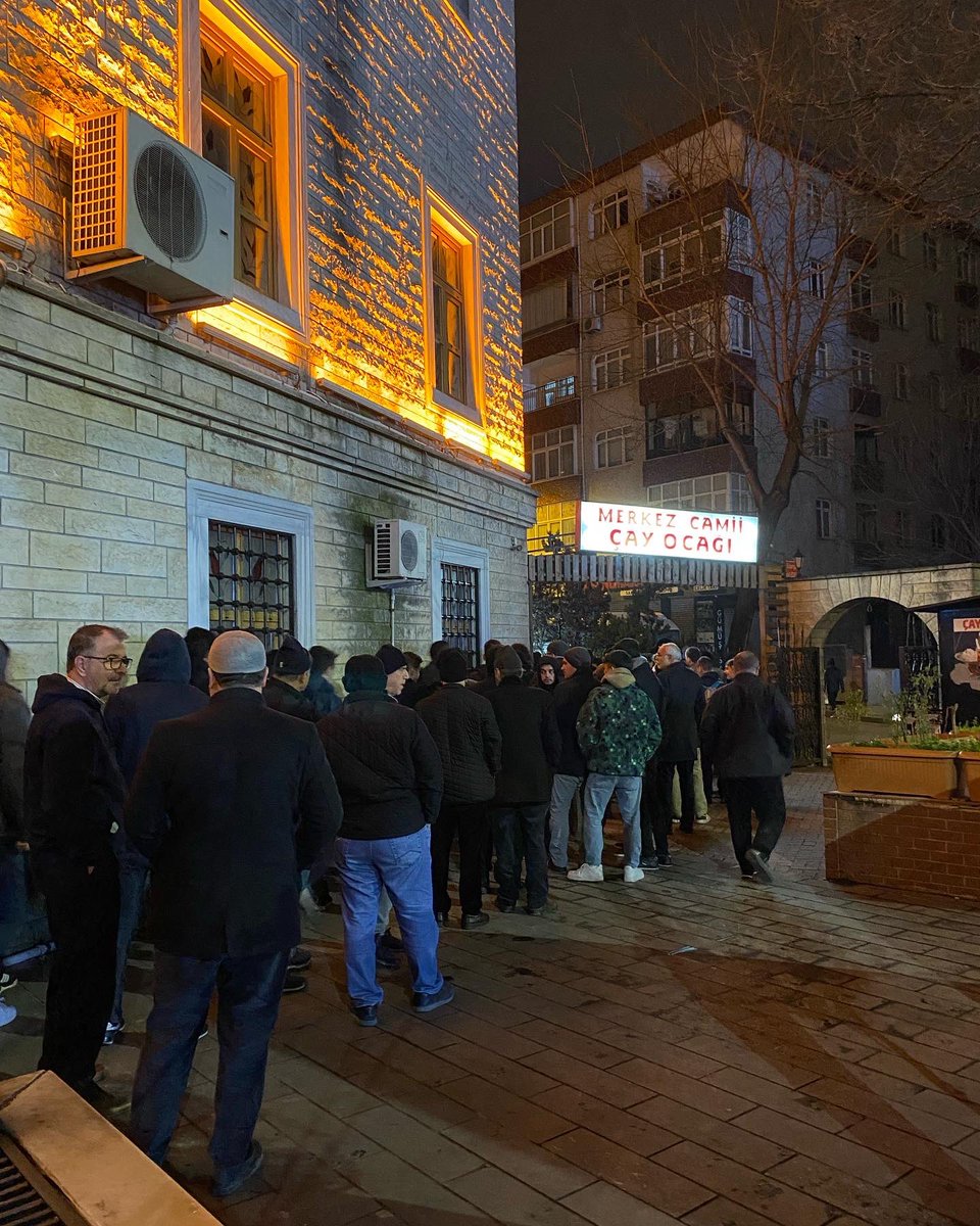 BBGencMeclis's tweet photo. Bağcılar meydan Camii'nde sabah namazı programına icra üyelerimiz ile katılım sağladık.

@abdullahozdemir 
@ndertemur2 

#bağcılarbelediyesi
#bağcılargenclikmeclisi https://t.co/8QeUJ3jKvh