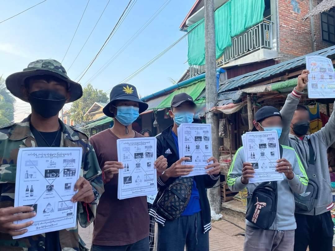 MizzimaNews's tweet photo. လောင်းလုံးမြို့နယ်တွင် စစ်တပ်ထုတ်ကုန် အားမပေးရန် တော်လှန်ရေးလူငယ်များက စည်းရုံးလှုံ့ဆော် 

#Mizzima #တနင်္သာရီတိုင်း
#လောင်းလုံးမြို့နယ် #စည်းရုံးလှုံ့ဆော်ခြင်း https://t.co/EEcH88O4eA
