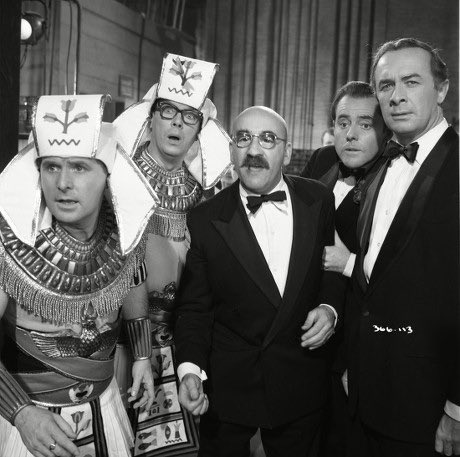 eric_ernie_col's tweet photo. #BOTD 14th January 1926

#WarrenMitchell 

Warren, co-starred as #Prozoroff in the 1965 #MorecambeAndWise movie…

#TheIntelligenceMen released also as #SpyLarks (USA : Australia)

#StillBringingSunshine 👓🌞♥️ https://t.co/WTXe0xpJpG