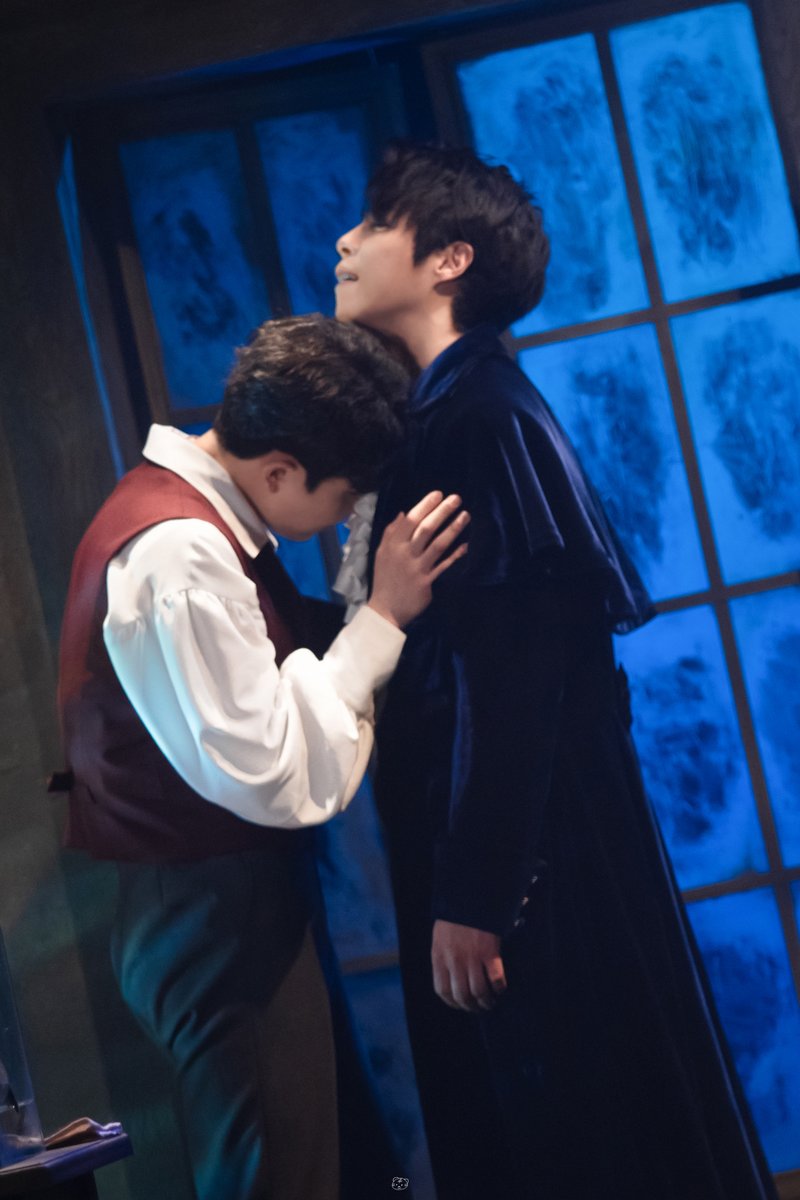 Grrr_terhyo's tweet image. 220402 2PM 더 테일 에이프릴 풀스
스페셜 커튼콜 - 우린 아름답게 걷는다
-
조지 고든 바이런&amp;amp;루스벤 | #박정원 배우님

"나의 이안테, 나의 생명."