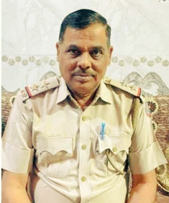 PrashantInsp's tweet photo. दुखद समाचार एसआई लटूर सिंह थाना चांदनी महल दिल्ली पुलिस रात 8 :30 राजघाट लाल बत्ती से शांतिवन लाल बत्ती थाना दरियागंज के बीच रिंग रोड पर एक दुर्घटना के दौरान मौत हो गई सरकारी समन के लिए जा रहे थे I ईश्वर उनकी आत्मा को सुखद अनुभूति प्रदान करे I ॐ शांति @DCPCentralDelhi @CPDelhi https://t.co/VrmkTTjPNH