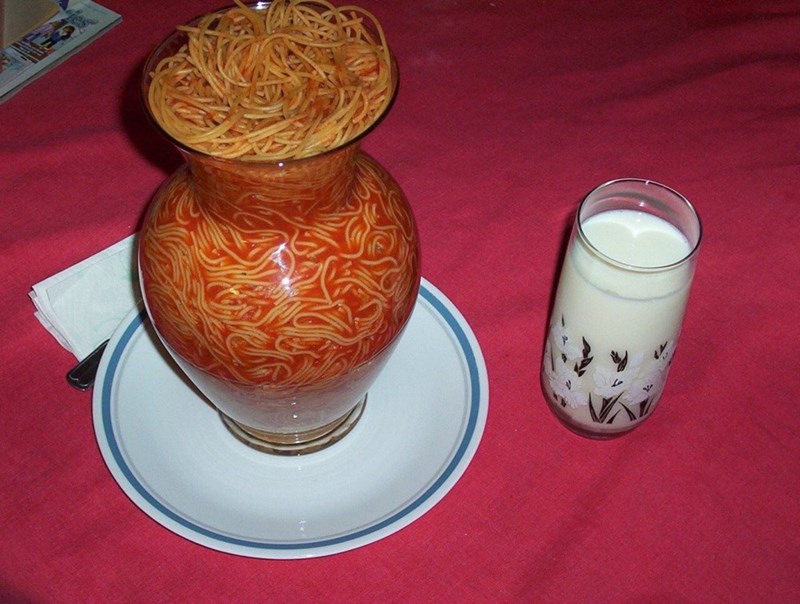 Spaghetti in a vase tastes so much better.
