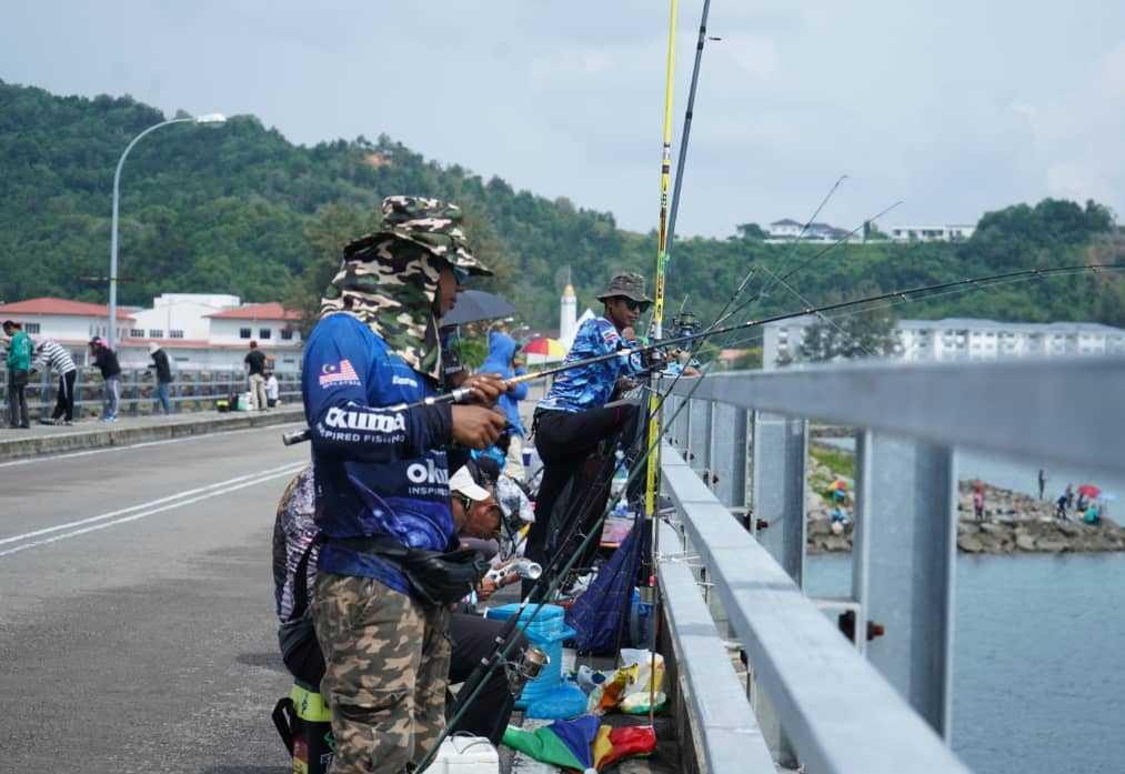 MPA_Timur's tweet photo. Saingan sihat.

Pertandingan Karaoke dan Memancing antara dua pertandingan yg giat berlangsung dlm Hari Terbuka Armada Timur 2023. Para peserta tunjuk bakat demi merebut gelaran Juara dan hadiah menarik. 

#HTAT23 
#NavyNews https://t.co/IhsUkPeTLN