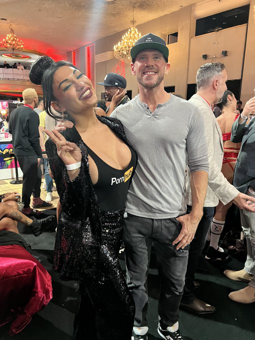 Loved finally meeting @JohnnySins   ❤️❤️❤️❤️ https://t.co/yTqyi60At6<a class="tags" href="/tag/johnnysins">@johnnysins</a><a href="/tag/thejessydubai"class="tags"><span>#thejessydubai</span></a>