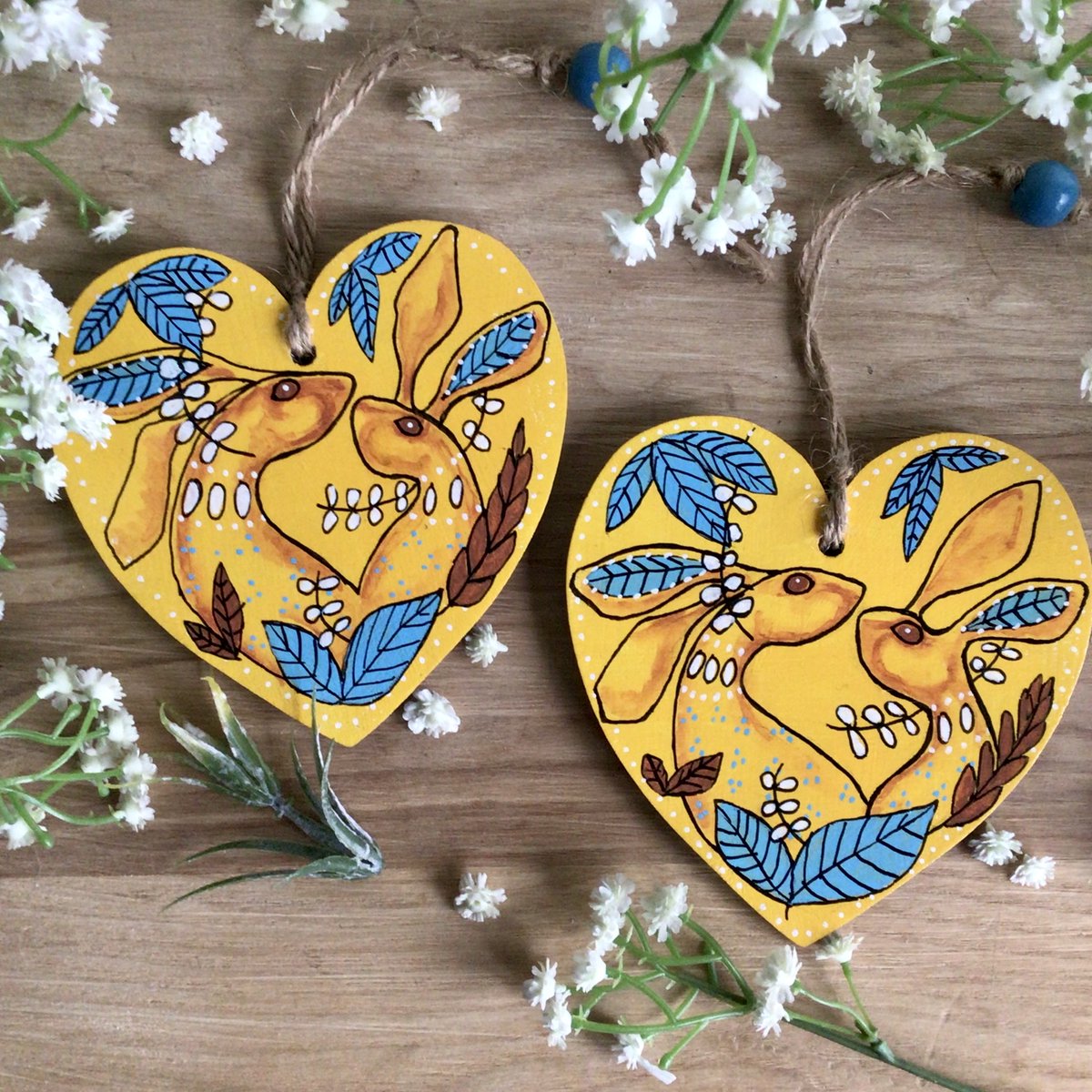 elbricrafts's tweet photo. Hi #ukgiftam #ukgifthour I thought I'd share my yellow hare heart decorations for #LoveGiftsDay. Features a pair of hand painted hares on a heart and they come gift boxed ready to gift. Mini ones also available #shopindie https://t.co/nXtBV4GRzn https://t.co/4d2C2Efmsz