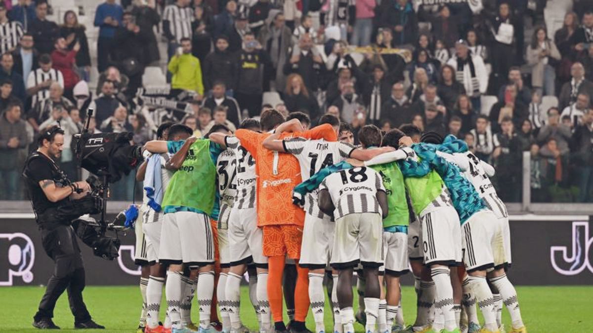 ccchec's tweet image. Ho visto perdere finali di Champions
Ho visto perdere uno scudetto con 9 punti di vantaggio
Ho visto la serie B
Ho visto i settimi posti con sconfitte pesanti
Fa parte dello sport, ma nonostante tutto ci siamo sempre rialzati.
#FinoAllaFine