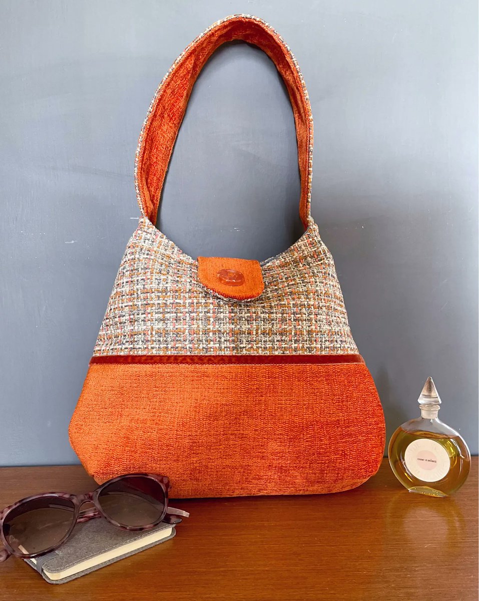 samm_designs's tweet photo. NEW!!! A fabulous beauty of a Girly Bag. Start 2023 as you mean to go on, with much gorgeousness 

#UKGiftHour #MHHSBD #UKWeekendHour #shopindie

buff.l… https://t.co/NMOfJKpoCS