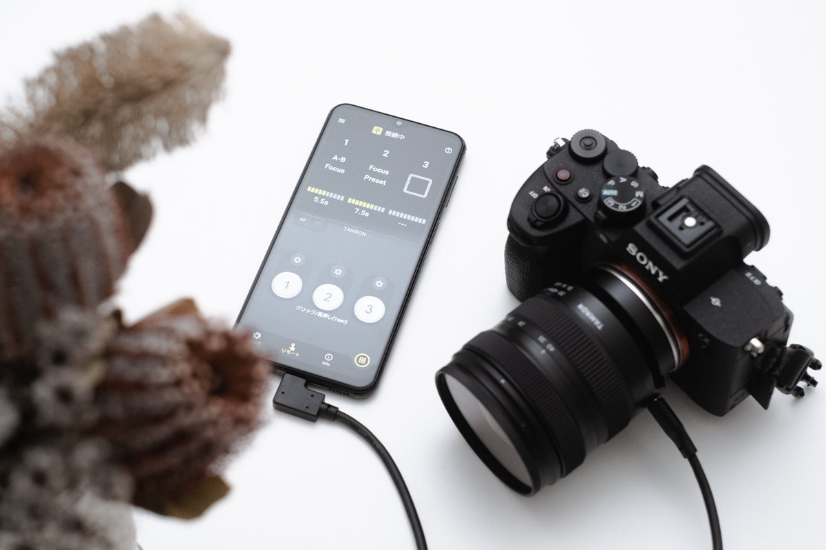 nagiko726's tweet photo. TAMRON Lens Utility Mobileをテストしてたのだが、フォーカス位置を記憶させてスマホからフォーカス送りの操作ができる等なかなか面白い。

ケーブルでAndroidスマホを繋がないとならぬので外出先で使うのは難易度高そうだけど、家VLOGのレベルアップに貢献してくれそう。

https://t.co/CjAtd2FPjP https://t.co/QAtnBFdc2i