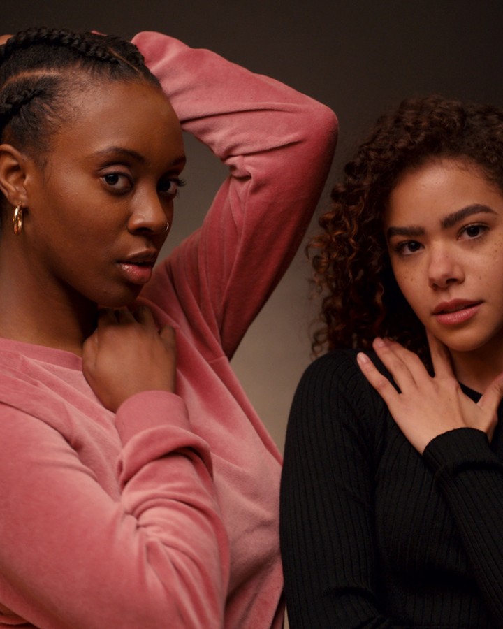 AntoniaGentryBR's tweet photo. 📸 Antonia Gentry e Tameka Griffiths fotografadas para a Neflix. https://t.co/5O4fSLb48S
