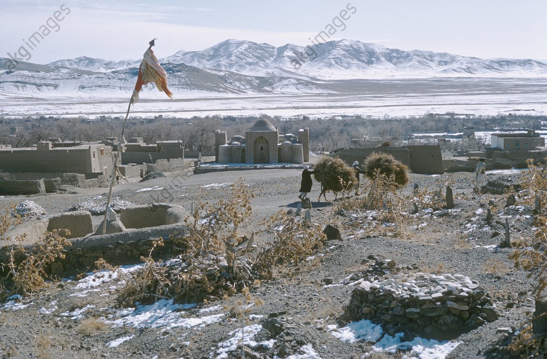 pashtonzoy's tweet photo. Mausoleum of Sultan Mahmoud Ghaznavi, Ghazni; Afghanistan:
In the year 971, the famous ruler Mahmoud was born in Ghazni, from a Pashtun mother [Farkhzada] and a Turkish father [Sabgatgin]. He was buried in his garden, and in Ghaznavid history he was remembered as [former emir].. https://t.co/PijYyXrnV2