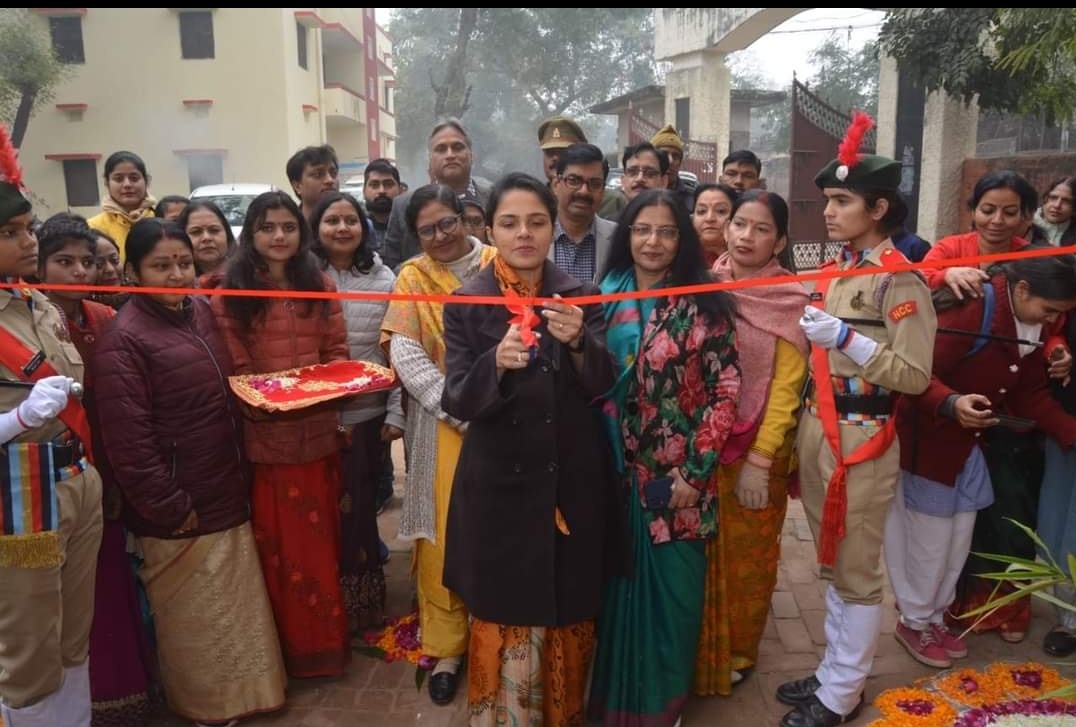 APSenCollegeNS2's tweet photo. Grand inauguration ceremony of Abhyudaya Coaching in A P Sen Memorial Girls Degree College by commissioner of Lko Dr Roshan Jacquab, and other distinguished guests( JILA samaj kalyan adhikari, controllerof examination LU,)
Thankyou principal prof. Rachna Shrivastava 🙏🌸🌸 https://t.co/rbVoPCALvc