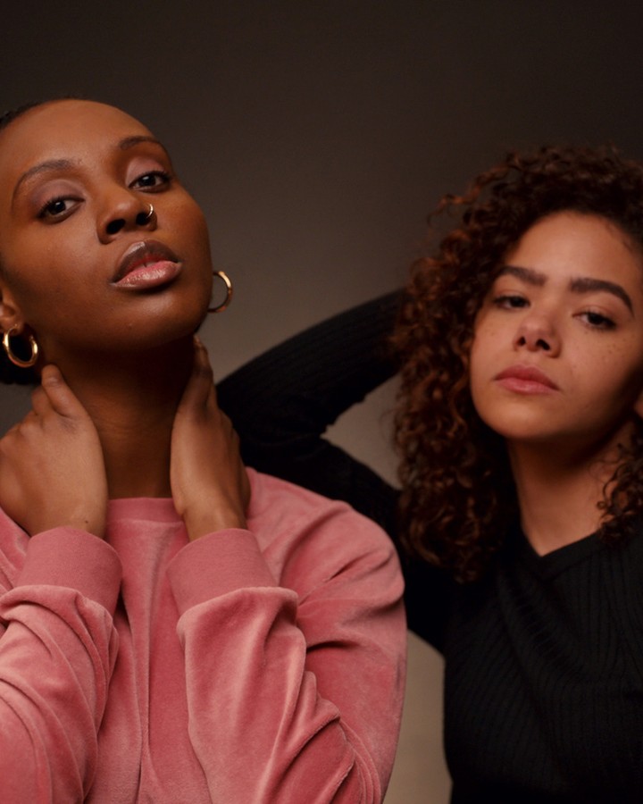AntoniaGentryBR's tweet photo. 📸 Antonia Gentry e Tameka Griffiths fotografadas para a Neflix. https://t.co/LTdF2ziBFK
