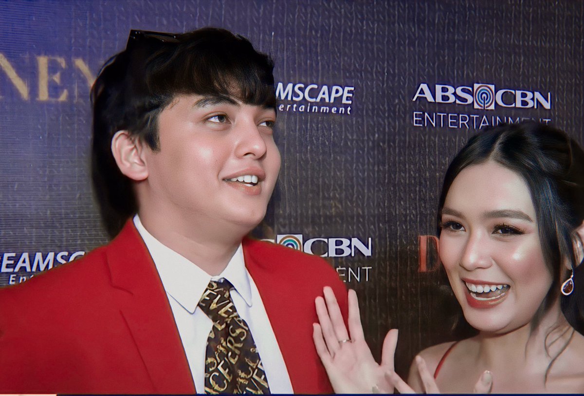 raawrbyx's tweet image. from the top 💙            make it drop ❤️